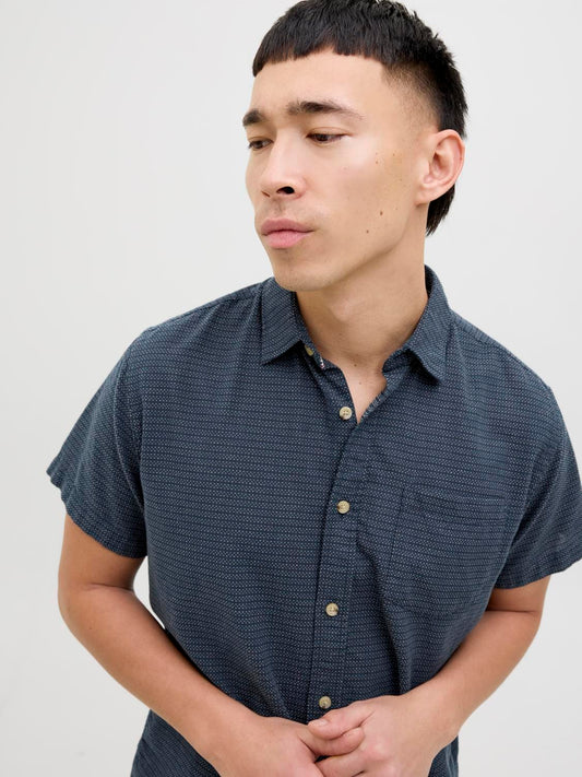 model_shot-creative