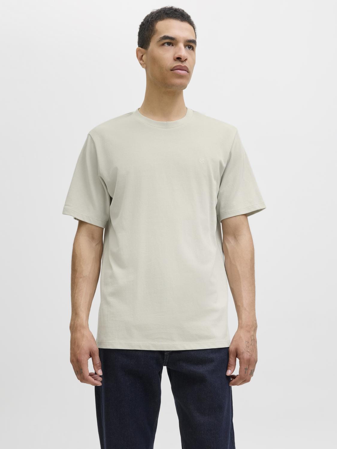 model_shot-front