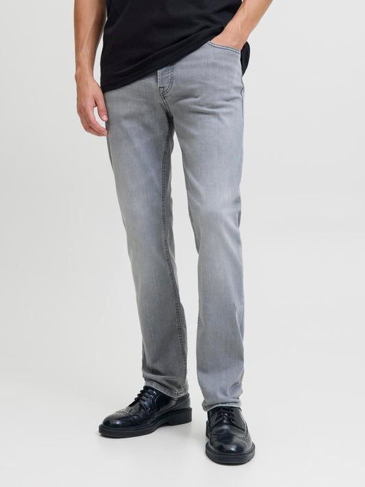 model_shot-front