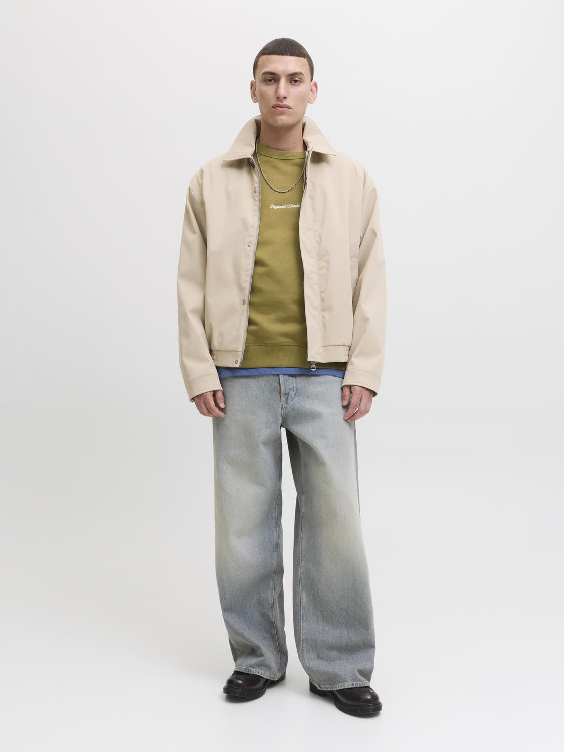 model_shot-front_full