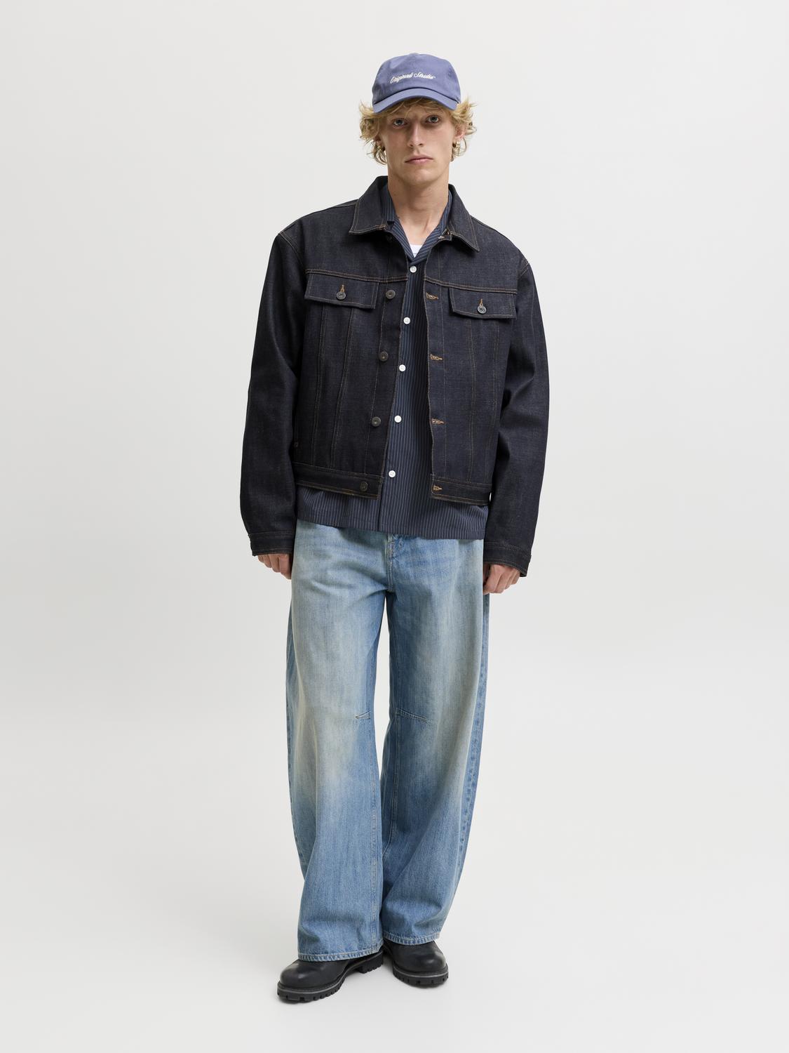model_shot-front_full