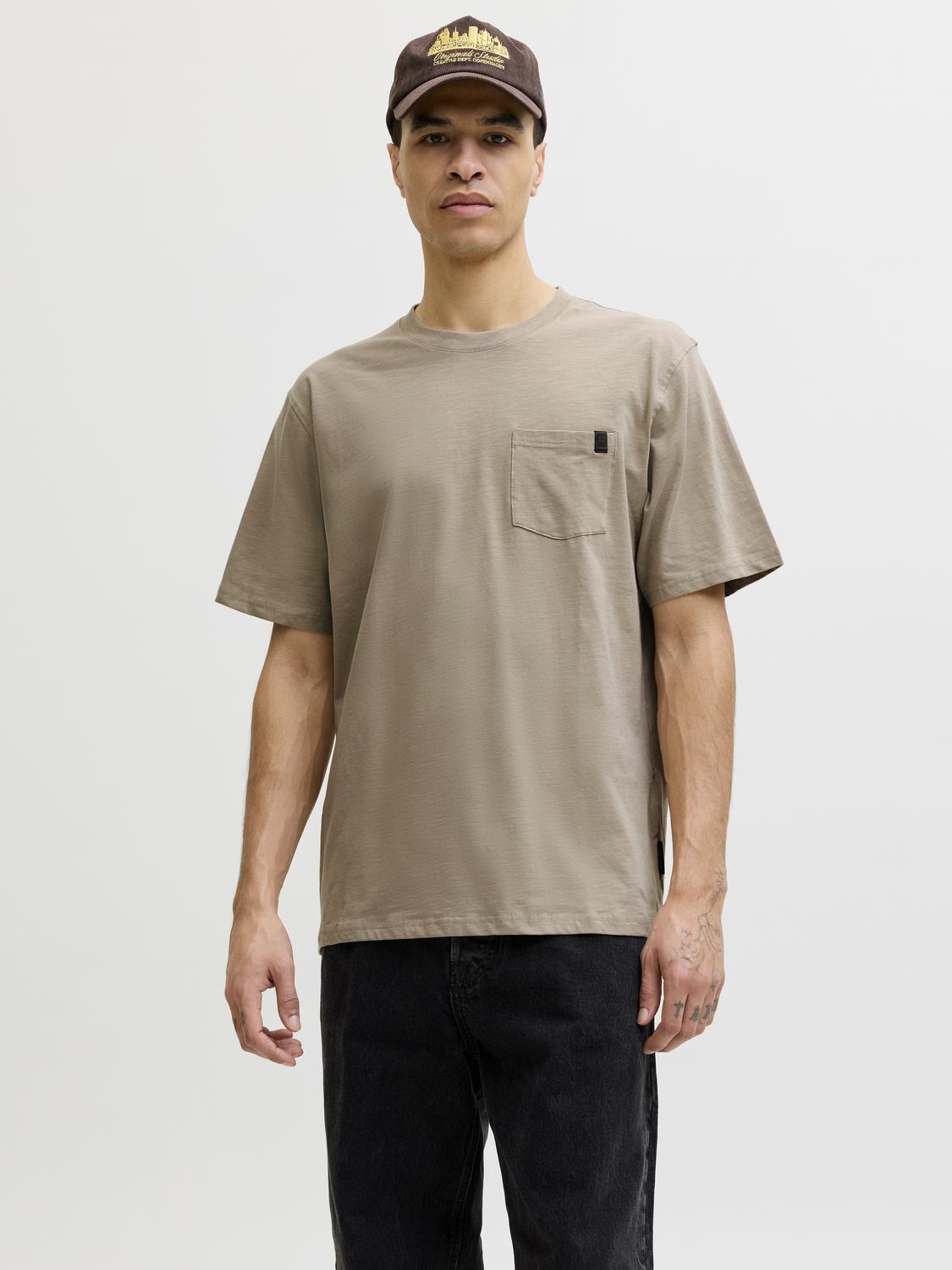 model_shot-front