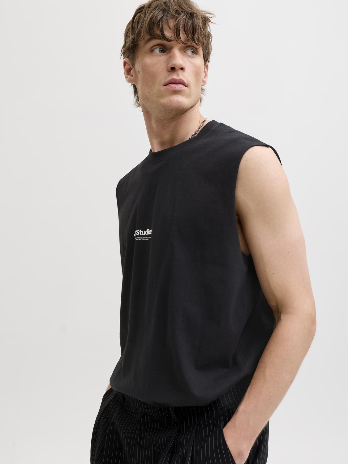model_shot-creative