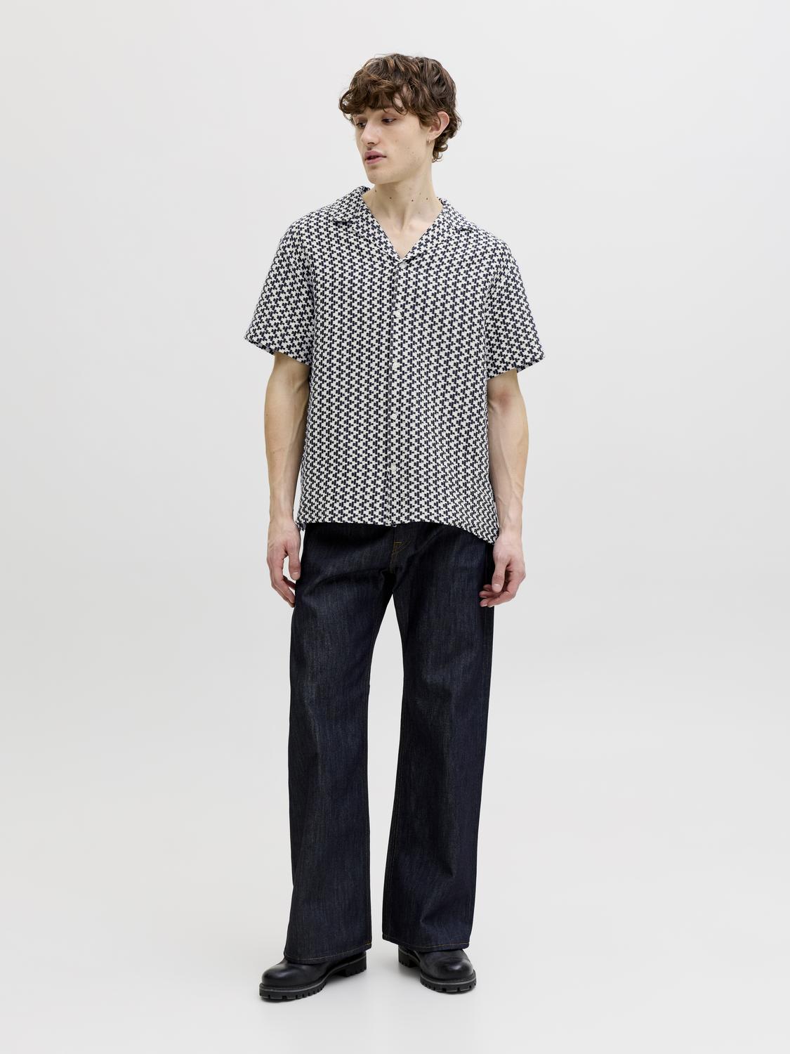 model_shot-front_full
