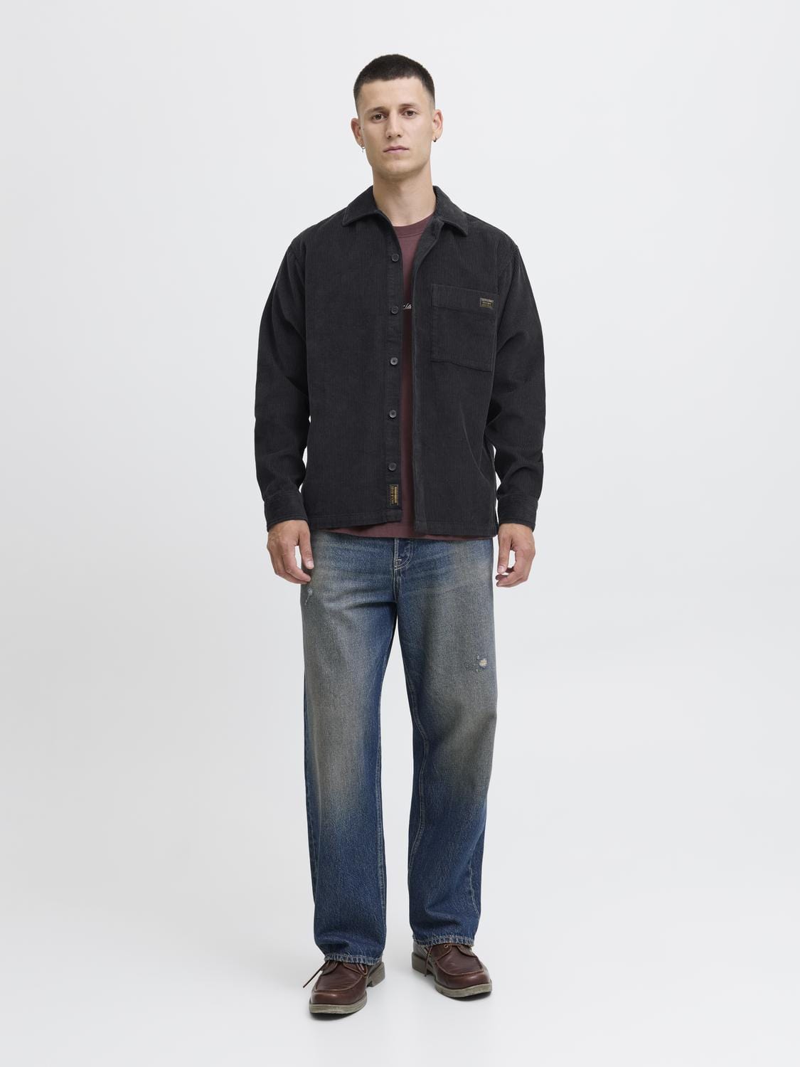 model_shot-front_full