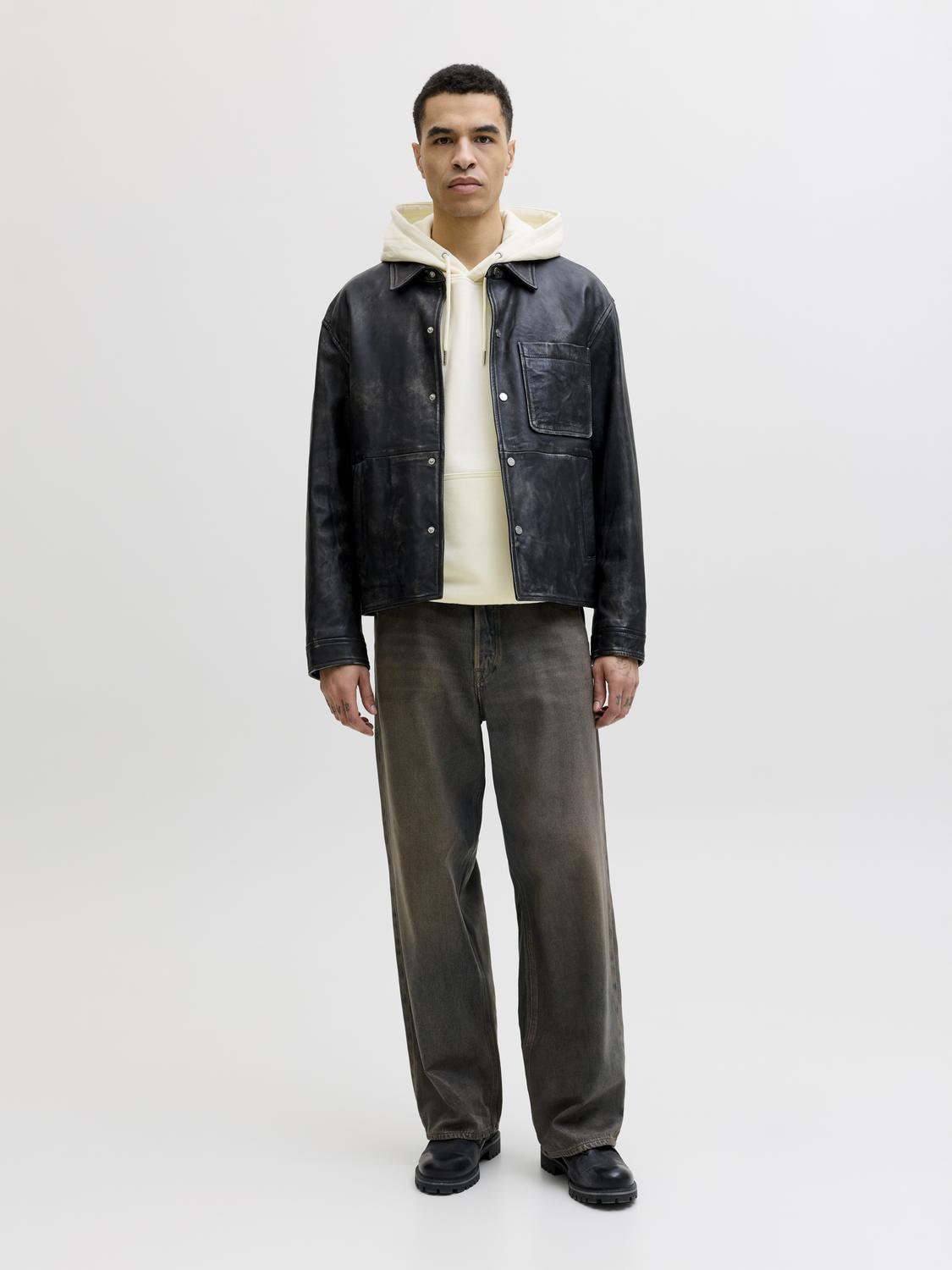 model_shot-front_full
