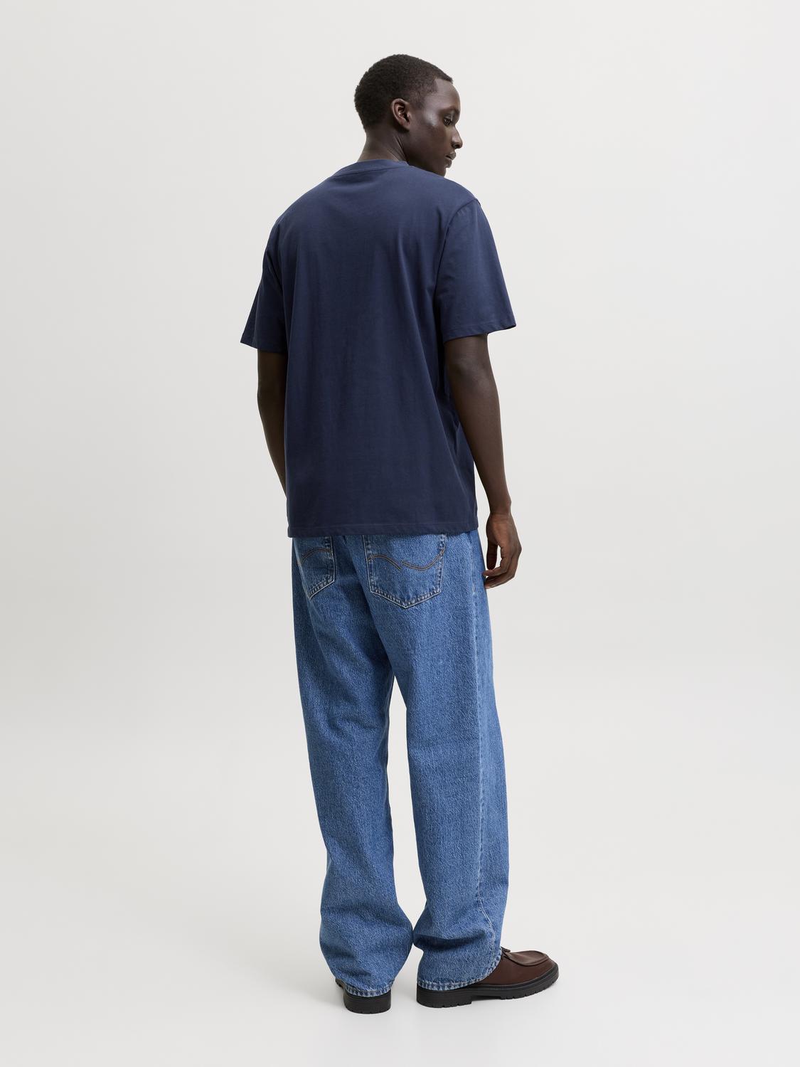model_shot-back