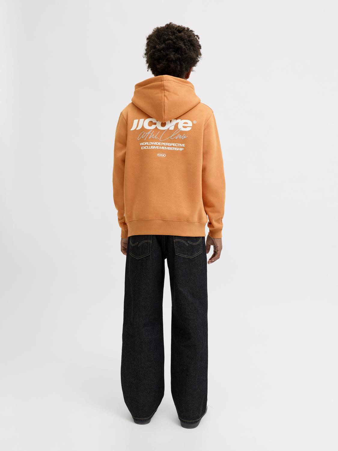 model_shot-back