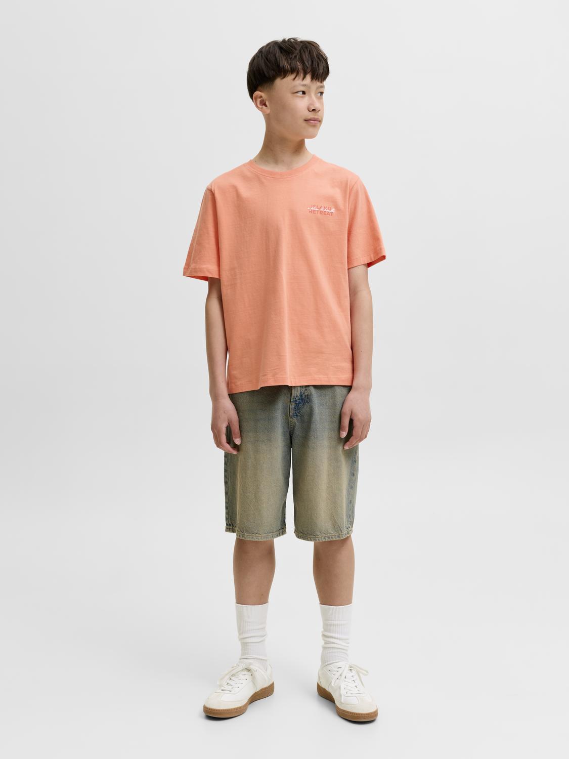 model_shot-front_full