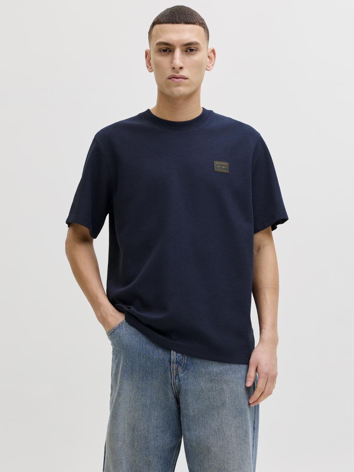 model_shot-front