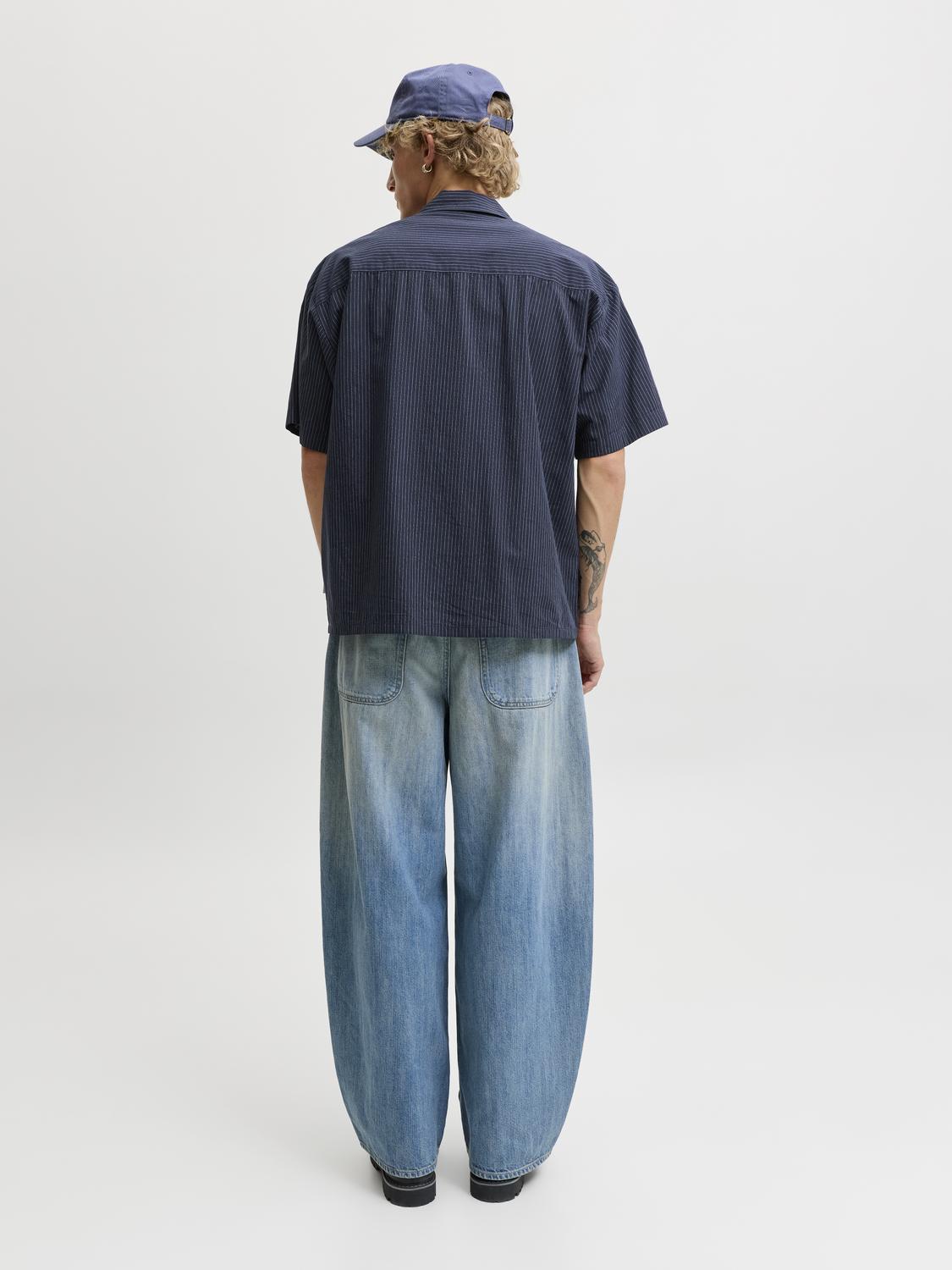 model_shot-back