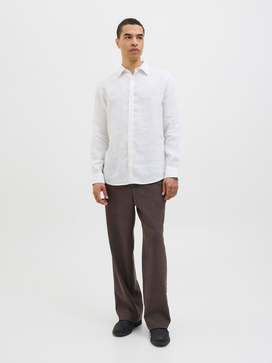 model_shot-front_full