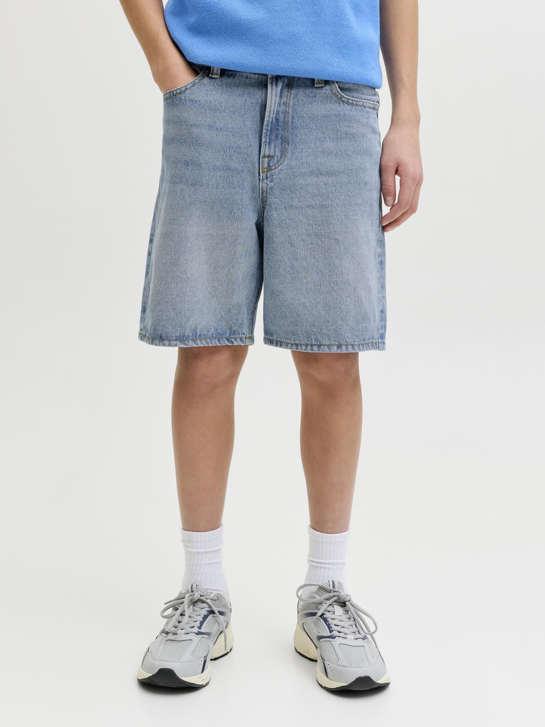 model_shot-front