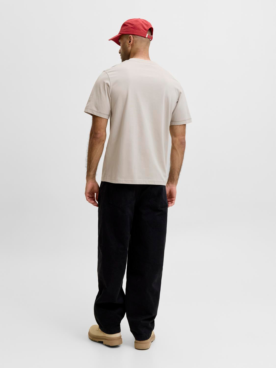 model_shot-back