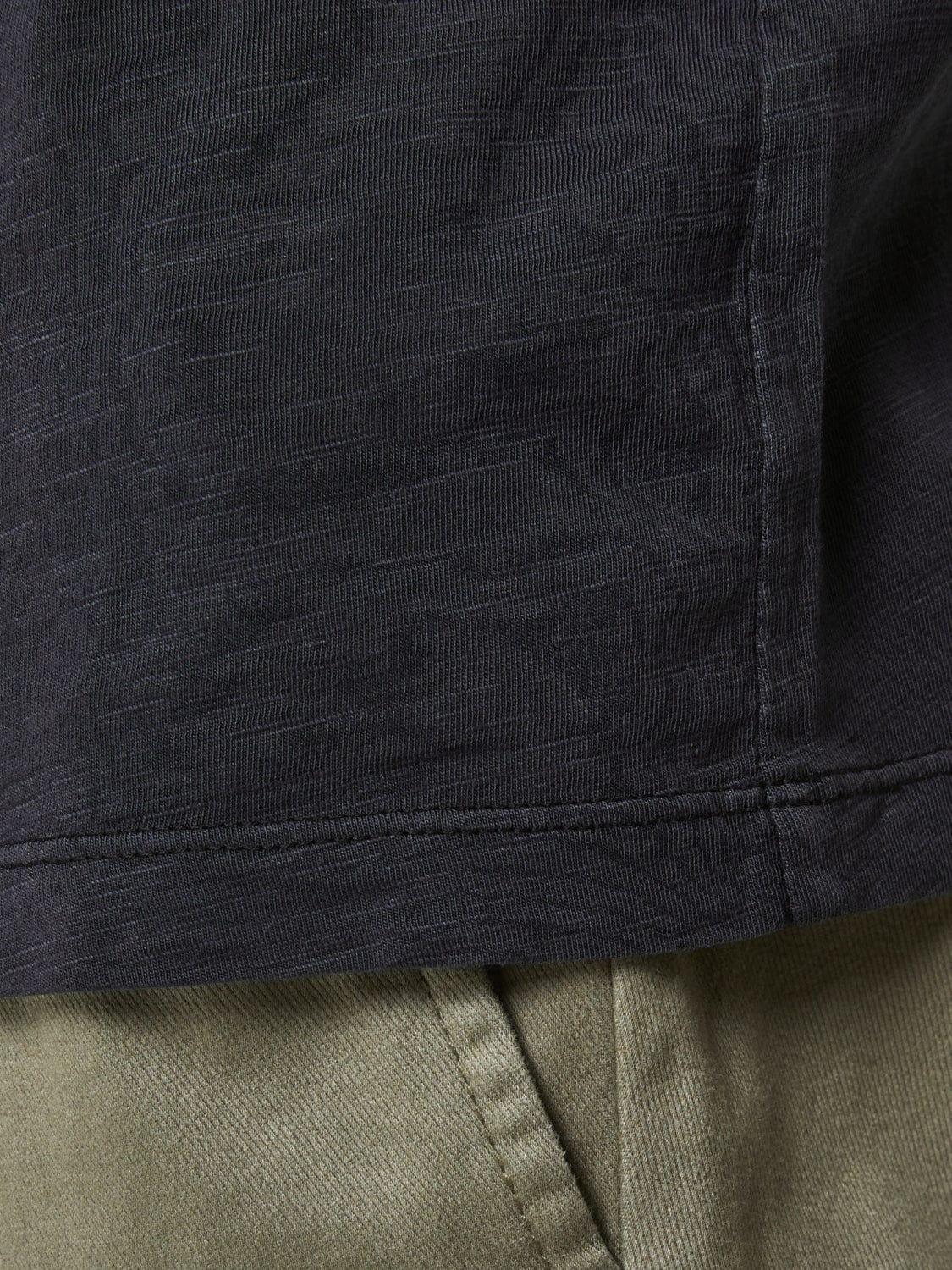 Camiseta cuello pico Negra - SPLIT