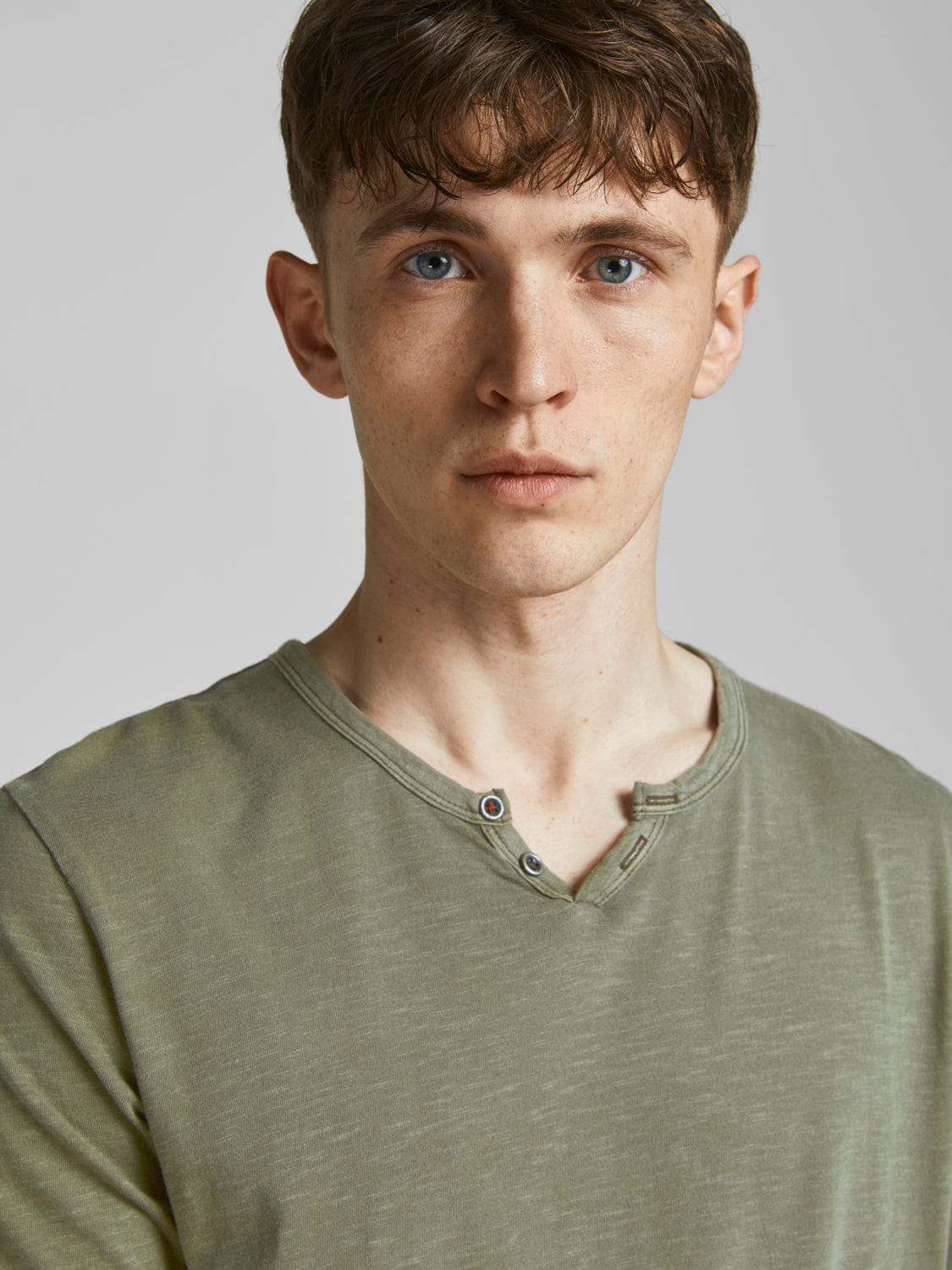 Camiseta cuello pico Verde - SPLIT