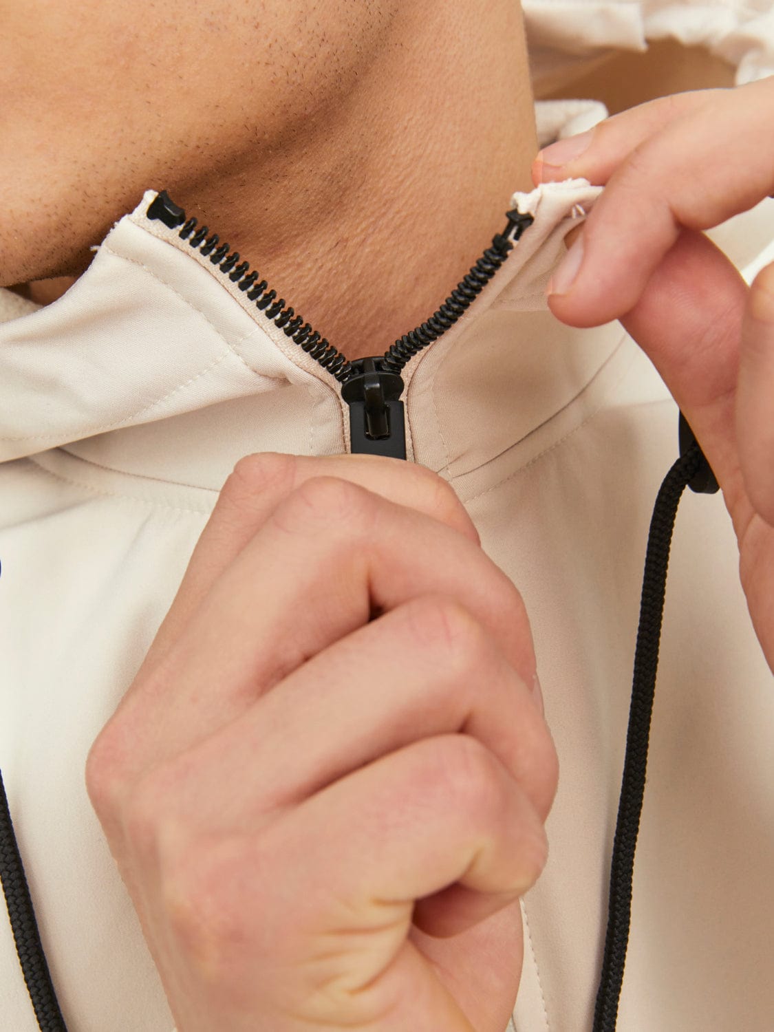 Chaqueta con capucha beige - JJEBASIC