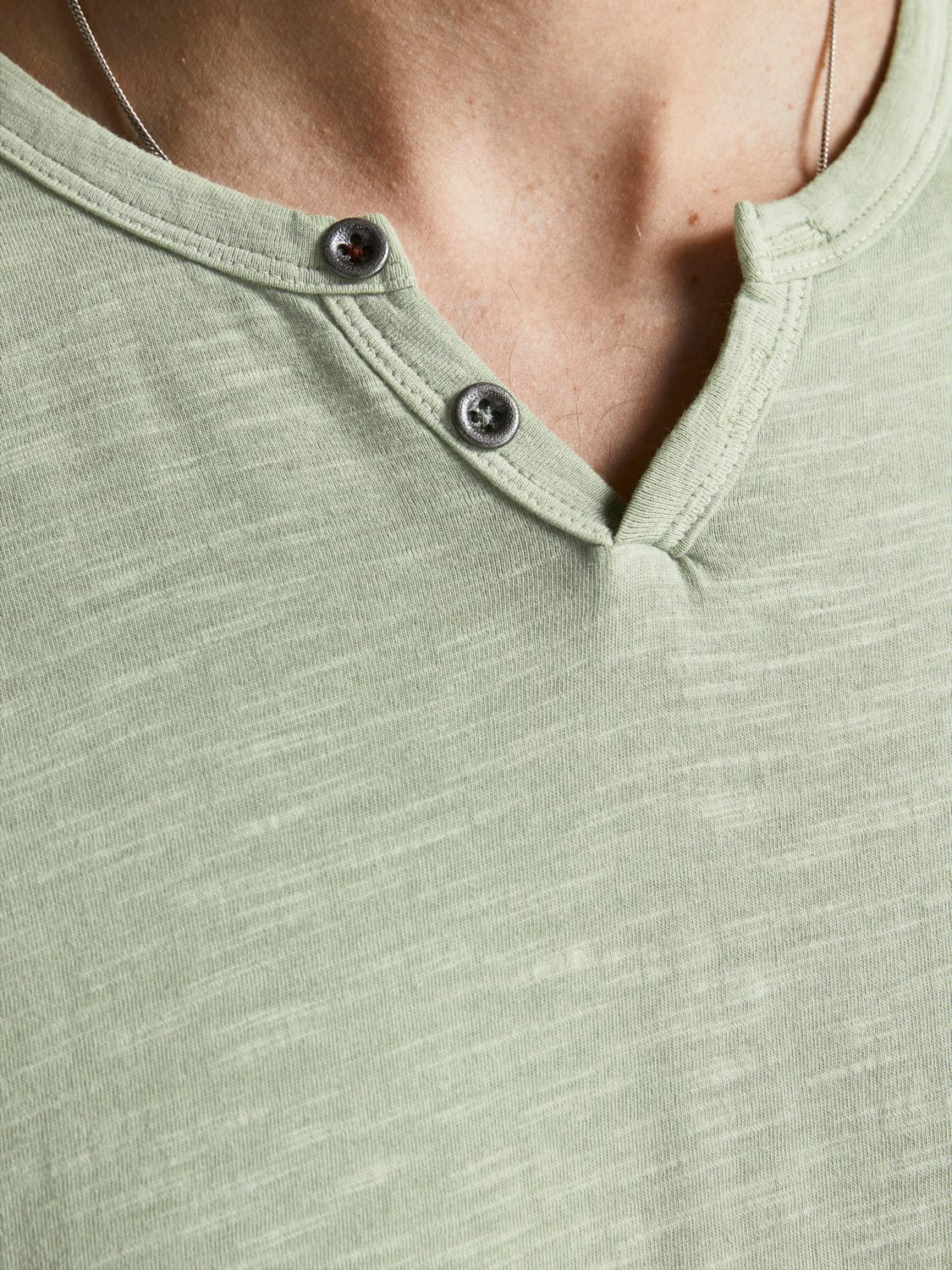Camiseta con cuello pico Verde - SPLIT