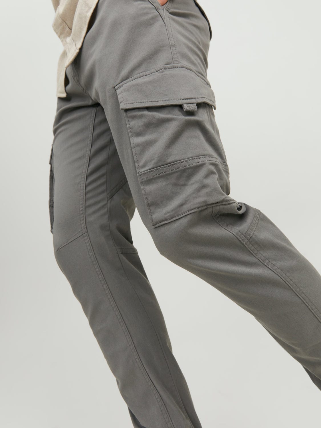 Pantalón Cargo Gris - JPSTPAUL JJFLAKE CARGO NOOS