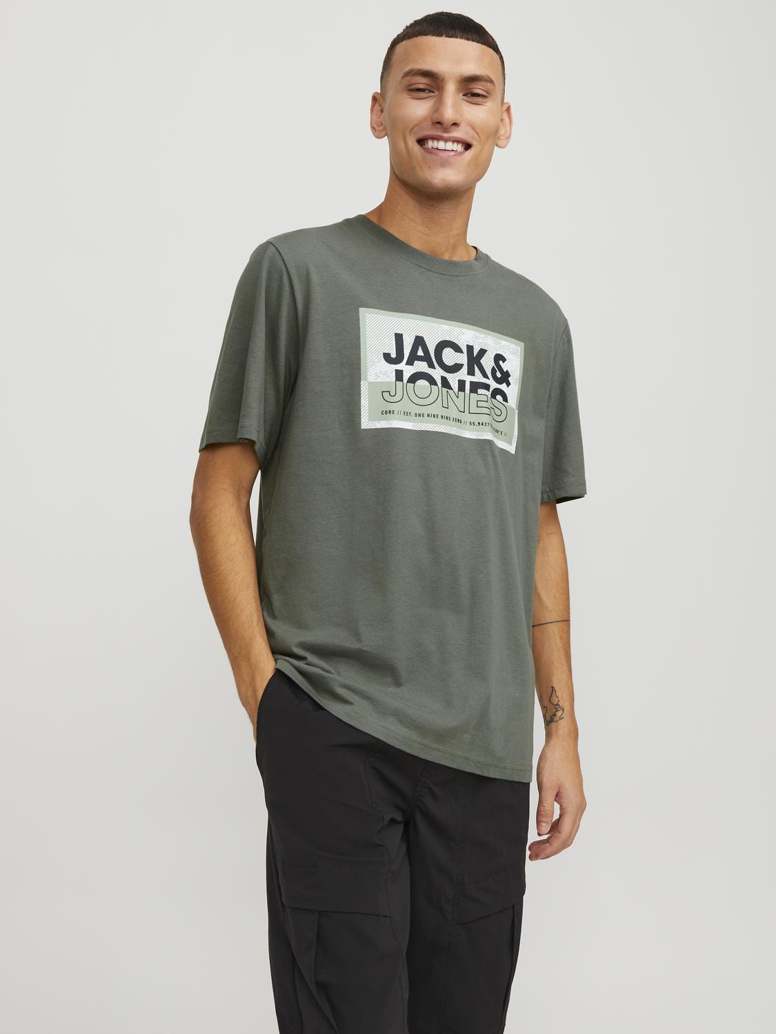 Camiseta manga corta con logo verde -JCOLOGAN
